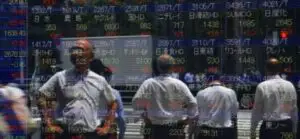 Pieţele asiatice se prăbuşesc de teama măsurilor luate de Fed şi a slăbiciunii sectorului energetic