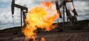 Acest grafic ne explică de ce petrolul se prăbuşeşte