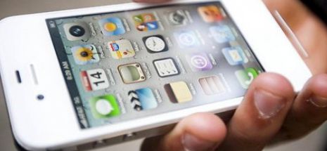 DEZVĂLUIRE: Serviciile secrete pot controla de la distanţă telefoanele mobile