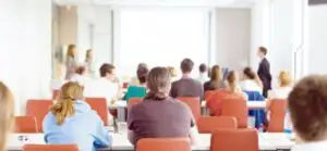 Statul lasă firmele de training fără clienţi