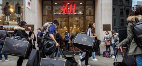 H&M face angajări în cinci orașe din țară