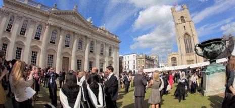 30 de universităţi britanice caută studenți la București