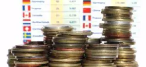 Leul pierde teren în fața Euro, dar câștigă în fața dolarului
