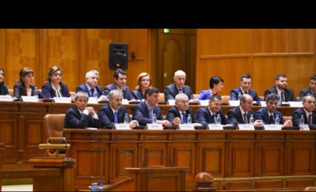 Miniştrii Cabinetului Cioloș au semnat declarații de integritate la recomandarea Premierului