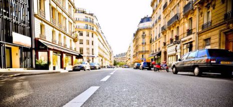 Parisul după atentate: transportul funcționează, străzile sunt pustii