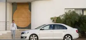 Peste o treime dintre autovehiculele noi vândute în România au fost albe