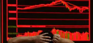 Panică pe burse după scăderea abruptă a preţului petrolului şi prăbuşirea acţiunilor Toshiba