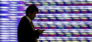 Japonia a pierdut 3% în şedinţa de tranzacţionare de luni. Moneda Chinei, la minimul ultimilor 4 ani