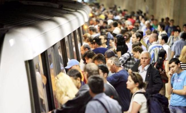 Cum vrea să iasă Metrorex din ”criza aglomerației”: suplimentează numărul de trenuri și de angajați