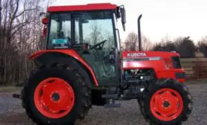 ÎCCJ: Conducerea unui tractor pe drumurile publice de către o persoană fără permis nu este infracțiune