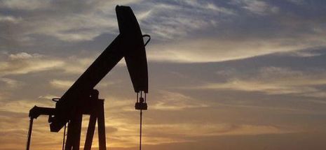 Petrolul scade sub 40 de dolari barilul pe fondul unor noi semne de saturare a pietei. Ultimele evolutii