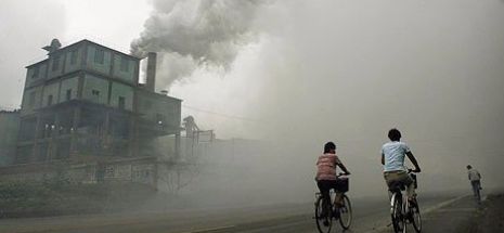 China: Guvernul va închide 2.500 de firme în acest an pentru a diminua poluarea