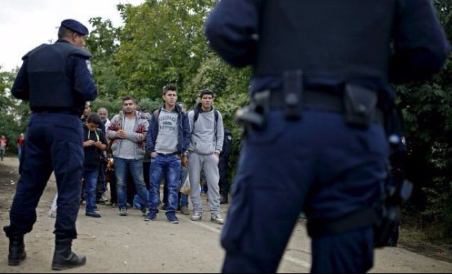 Haos la granița Europei! Miile de migranți, respinși cu gaze lacrimogene letale!? Ultimele detalii anunță dezastrul