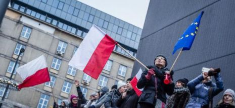 REVISTA PRESEI INTERNAŢIONALE – Tensiuni din ce in ce mai mari între Polonia şi UE