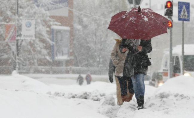 Câteva ore de ninsoare au făcut ravagii în București: În cât timp au parcurs șoferii un kilometru