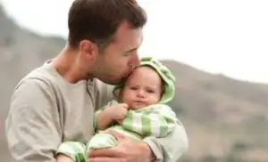 Schimbări importante privind concediul paternal! Vești bune pentru cei care așteaptă un copil