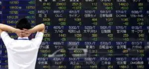 Pieţele asiatice, în cădere liberă. Petrolul coboară din nou sub 30 de dolari barilul. Ultimele evoluţii