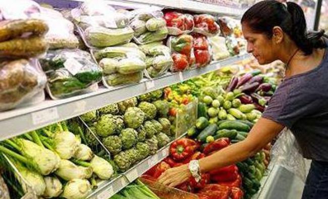 O treime din totalul supermarketurilor, hipermarketurilor şi magazinelor discount sunt în Bucureşti