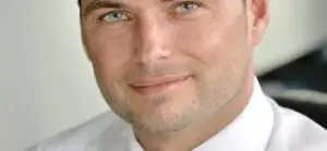 Cine este CEO-ul celui mai mare angajator britanic din România?