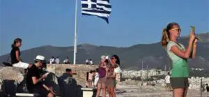 Grecii se așteaptă la mai mulți turiști în acest an decât în 2015