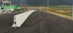 CNADNR montează separatoare de sens pe drumurile cu trafic intens