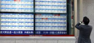 Bursele, în derivă pe măsură ce pieţele aşteaptă veşti din SUA şi China
