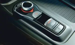 Un raport din Franţa indică nereguli privind nivelul emisiilor la Renault şi alţi producători auto