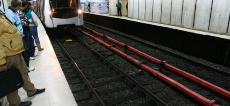 Trenurile nu mai opresc în staţia Piaţa Romană