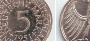 Germanii stau la coadă pentru o monedă de cinci euro care seamănă cu vechea marcă