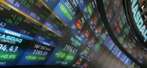 Pieţele financiare se scufundă după scăderea preţurilor petrolului. Ultimele evoluţii