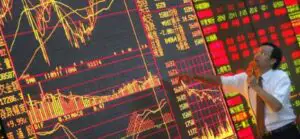 Pieţele financiare, în panică! Economia Chinei a înregistrat în T1 cel mai lent ritm de creştere din ultimii 5 ani. Ultimele evoluţii