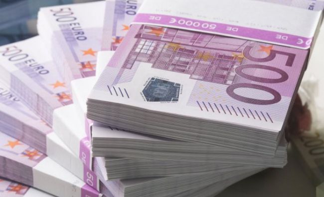 BNR: Euro se menține la 4,50, dolarul crește cu 0,09%