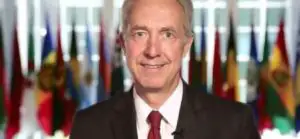 Ambasadorul SUA: Românii să nu se aştepte la ridicarea vizelor mai devreme de 2017