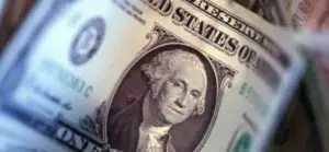 Dolarul creşte împreună cu pachetele de acţiuni şi cotaţiile petrolului. Ultimele evoluţii