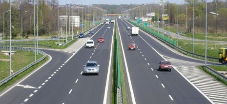 INS: România avea 86.080 de kilometri de drumuri publice, din care 747 kilometri de autostrăzi, în 2015