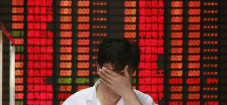 Bursa de la Shanghai a pierdut 3,6%, iar pieţele din China se prăbuşesc. Ultimele evoluţii