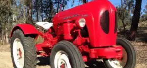 Un tractor Porsche din 1959 scos la licitaţia în București