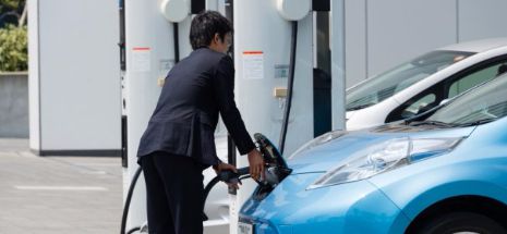 În Japonia, numărul stațiilor de încărcare cu energie l-a depășit pe cel al benzinăriilor