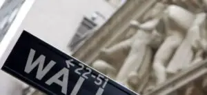 Pieţele financiare, în expectativă pe fondul creşterii dolarului şi a petrolului. Ultimele evoluţii
