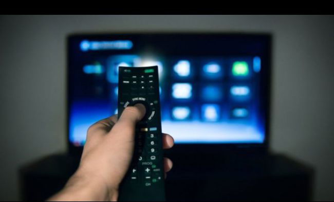 Televiziunea digitală: Românii cu venituri reduse primesc set top boxuri de la Guvern