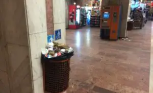 O firmă de catering a încasat 2,25 milioane euro din măturatul peroanelor la metrou
