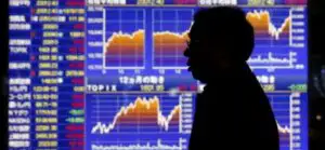 Prețurile petrolului scad pe fondul întăririi dolarului. Ultimele evoluţii