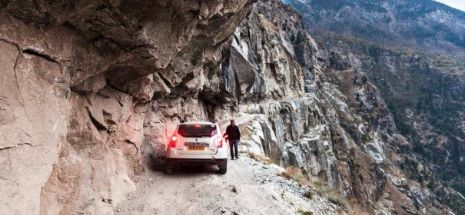 GALERIE FOTO: Cu Duster pe cel mai periculos drum din lume