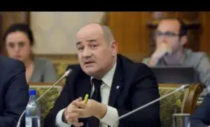 Adrian Mitroi: Mărirea salariului minim ar trebui făcută în trepte pentru a fi mai uşor de digerat