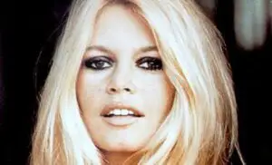Franţa: 25 de acuarele ale pictorului Milo Manara reprezentând-o pe Brigitte Bardot în tinereţe, adjudecate cu 592.702 euro