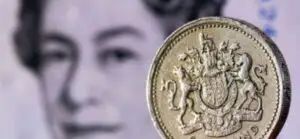 Lira sterlină, la minimul ultimelor trei săptămâni
