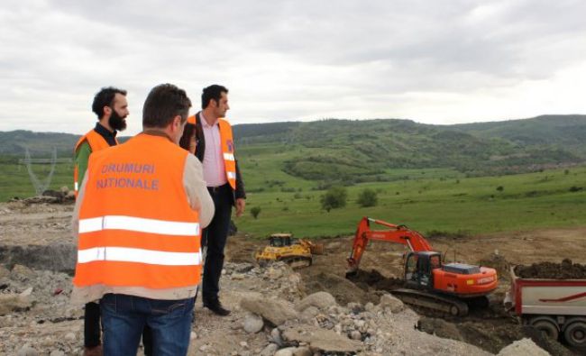 EXCLUSIV
Şeful CNADNR, Cătălin Homor: „Corpul porţiunii de autostradă reconstruită, Orăştie-Sibiu va fi cât un bloc de patru etaje”