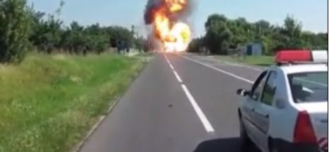UPDATE4 Explozie la Mihăileşti, un tir al firmei Ely Gass Prod, încărcat cu 800 de butelii, a explodat pe DN2/E85. Rute ocolitoare pentru șoferi VIDEO