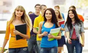 În România sunt 237.000 de profesori la 3,64 milioane de elevi şi studenţi