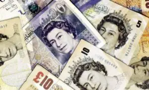 Restricţii la transferuri de lire sterline în contextul referendumului din Marea Britanie